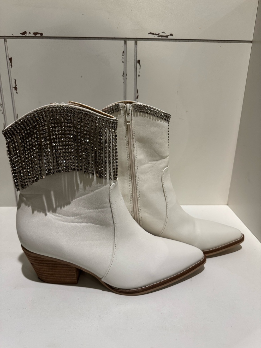 Oasis Society White Rhinestone Fringe Western Boots 7.5